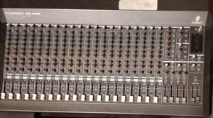 Behringer MX2442 mit Netzteil und Case zu verkaufen