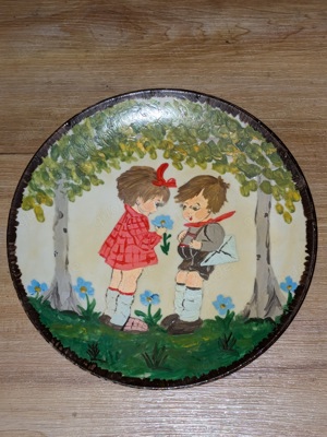 Handgemalter Wandteller mit Signatur