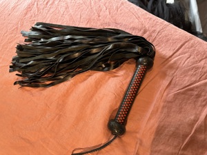  BDSM - hochwertiger Flogger Bild 1