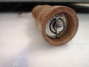 Pfeffermühle und Salzstreuer Set aus Naturholz Bild 3