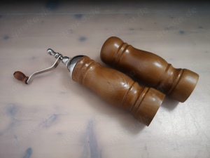 Pfeffermühle und Salzstreuer Set aus Naturholz Bild 2