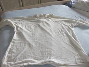 Shirt Größe 44, zu verschenken Bild 2