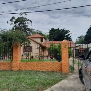 Top gepflegtes Einfamilienhaus in Uruguay, Parque del Plata Sur, mit Grillhaus + Apartment v. Privat