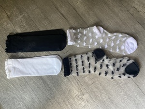 Sexy Nylons oder Sneaker Socken  Bild 5