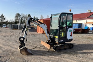 Bobcat E17 mit Eimern