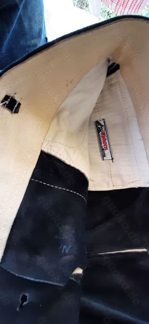 kurze Trachtenlederhose mit Trägern u. drei passenden Hemden dazu Bild 5
