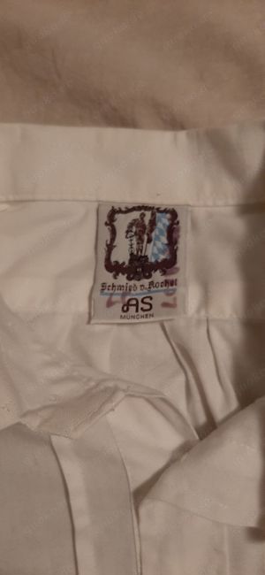 kurze Trachtenlederhose mit Trägern u. drei passenden Hemden dazu Bild 6