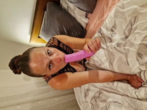 Deutsche Milf 32 verkauft getragende Unterwäsche  Bild 2