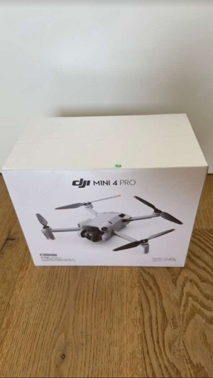 DJI Mini 4 Pro Fly More Combo + Smart Controller