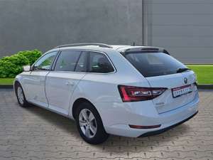 Skoda Superb Combi Ambition 4x4 2.0 TDI+Navi+Alufelgen+Xenon+FS Bild 2