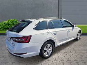 Skoda Superb Combi Ambition 4x4 2.0 TDI+Navi+Alufelgen+Xenon+FS Bild 4