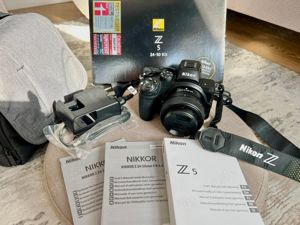 Nikon Z5 Vollformatkamera + Nikkor Z 24-50mm (Top Zustand)