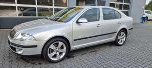 Skoda Octavia 2.0 FSI PANO LEDER MEMORY GRA HU-07/26