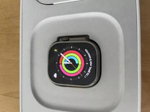 Apple Watch Ultra 49mm Titangehäuse - Silberton mit Flouroelastomerarmband in...