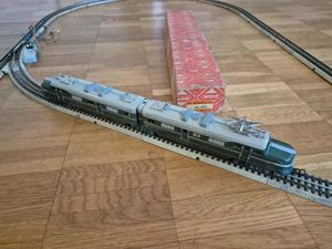 Märklin HO DL800 "Doppel-Diesellokomotive", grün = im alten Karton!  Bild 2