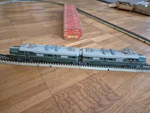 Märklin HO DL800 "Doppel-Diesellokomotive", grün = im alten Karton! 