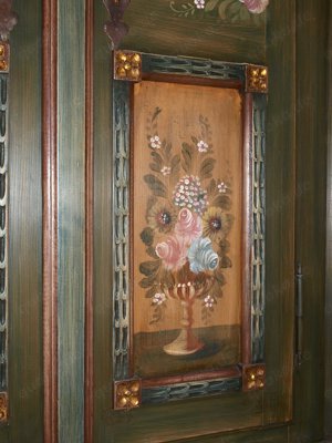 Bauernschrank (Nr.681) Rosenschrank Rahmer Handbemalt Massivholz Bild 9
