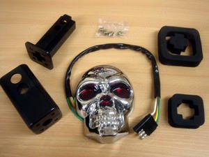 Totenkopf AHK Abdeckung Augen leuchten , Bremse oder Licht  mit US 4 Pol Stecker  mit 7 oder 13 Pol  Bild 4