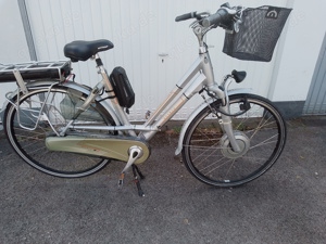 Verkaufe E-Fahrrad ,28 zoll.  Motor ist in Ordnung . Akku und Ladegerät dabei .  Besonderheit, 