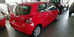 Toyota Yaris 1.3 Team /5-tg./Klima/ALU/AHK/PDC/RCD/ 1. Hand Bild 2