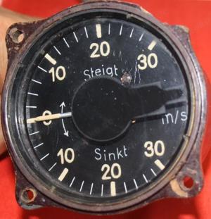 Vario Steigt Sinkt 30m sec Fl.22386, 1 Lasche fehlt (Me262,AR234,Do335,FW190 ua)