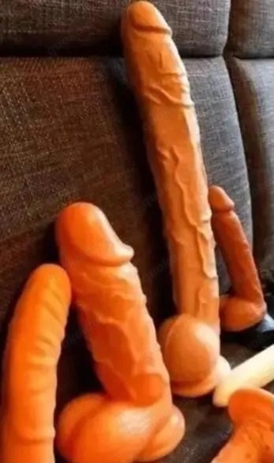 Big Dildos suchen Frau zur 3 Lochbenutzung