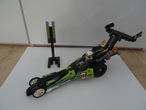 LEGO Technic - 2 in 1 Dragster Rennauto (42103)