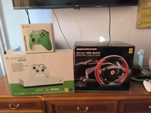 Xbox one s mit 1 TB 3 Controller und ein Lenkrad system!