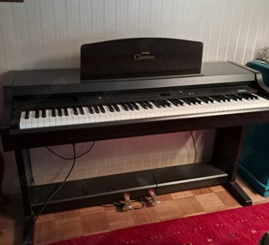 Clavinova, wenig bespielt, viele Funktionen.