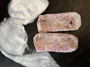 Getragene und kaputte Socken Bild 3