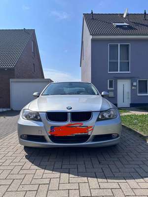 BMW 318 BMW e90 318d Limousine