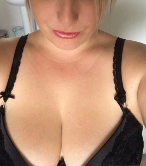 junge Milf bietet heiße Bilder     