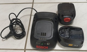 BOSCH Li-Ion Schnellladegerät AL 2215 CV + 2x passende Akkus (18V 1,5Ah und 18V 1,3Ah)