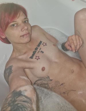 Hallo Jungs und Männer, Ich möchte mit euch privat Chatten!