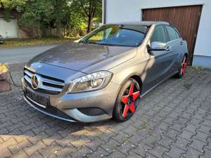 Mercedes-Benz A 180 7G-AUTOMATIK+CHECKHEFT+XENON+USB+TEMPO+NAVI+KAMERA