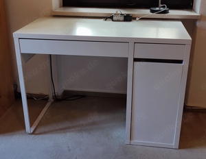 White working desk