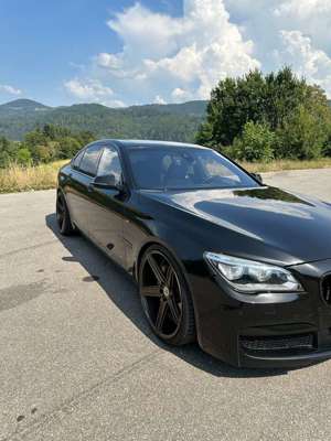 BMW 750 750d xDrive Individual fond TV SHZ