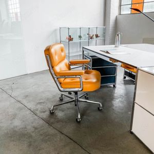 Vitra - Eames Lobby Chair ES 104 - Bürodrehstuhl - Leder Curry Bild 5