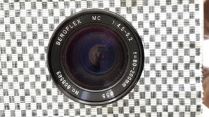 Beroflex Zoom Objektiv mit Futteral + Adapter für Bajonettanschluss Hama M 42 Minolta