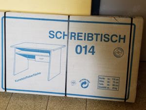 Schreibtisch in Originalverpackung