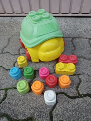 Schildkröte mit Gummibausteinen 