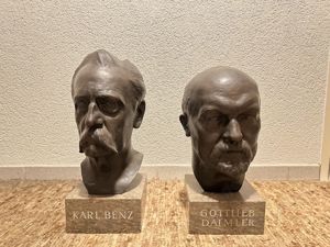 Bronzebüste Gottlieb Daimler und Karl Benz auf Marmorsockel, Ley, Rothenburger