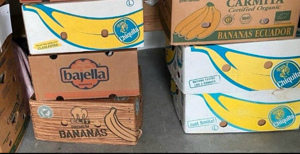 2 Stück Bananenkiste voll Flohmarktartikeln