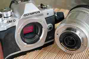 Olympus OM D E M10 Mark III S mit 14 150 mm ED Silber  1044 Clics  OVP wie NEU !