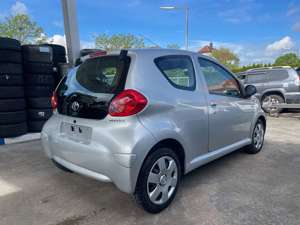 Toyota Aygo 1,0 BENZIN KLIMA 50 kw 68 PS AUTOMATIK AUX CD