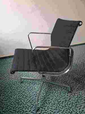 Vitra AluChair EA108 by Charles Eames Original , Hopsak schwarz