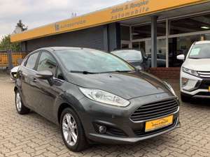 Ford Fiesta Titanium / ALLWETTERREIFEN /PDC /SITZ-HZG