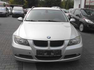 BMW 318 318i Touring AUTOMATIK.NAVI,AHK,TEMPOMAT,SITZHEISU