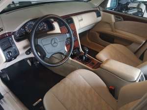 Mercedes-Benz E 200 E 200 CDI Classic