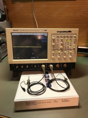 Tektronix TDS 7104 Digital Phosphor Oscilloscope 1GHz  10GSs